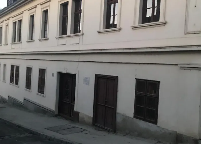 Sziklai Apartman