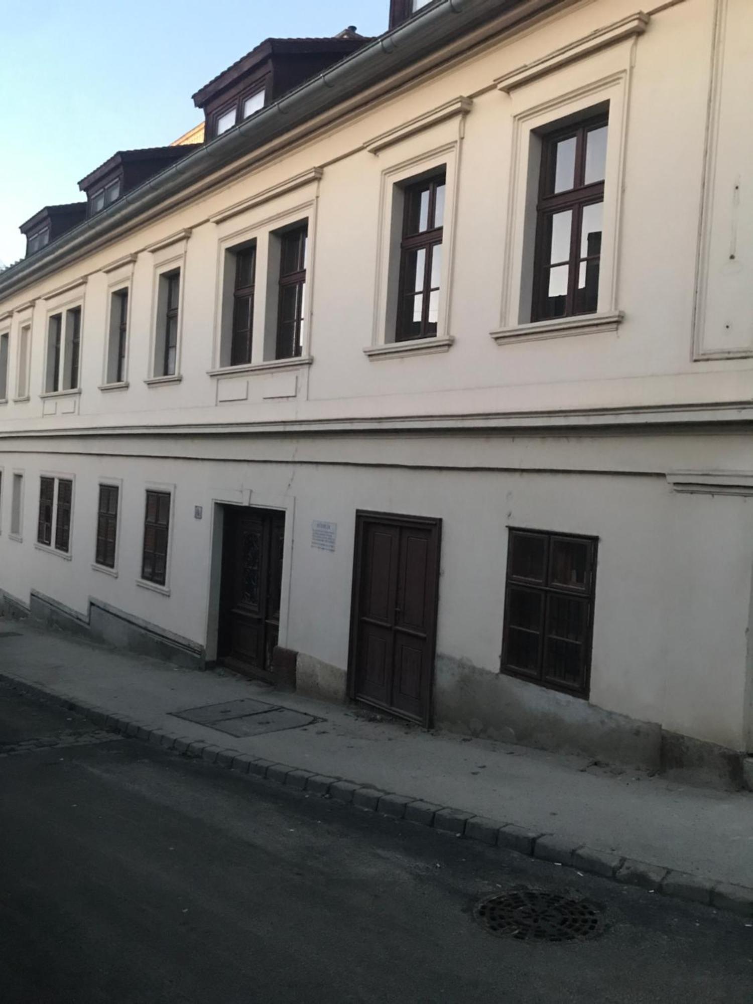 Sziklai Apartmán *